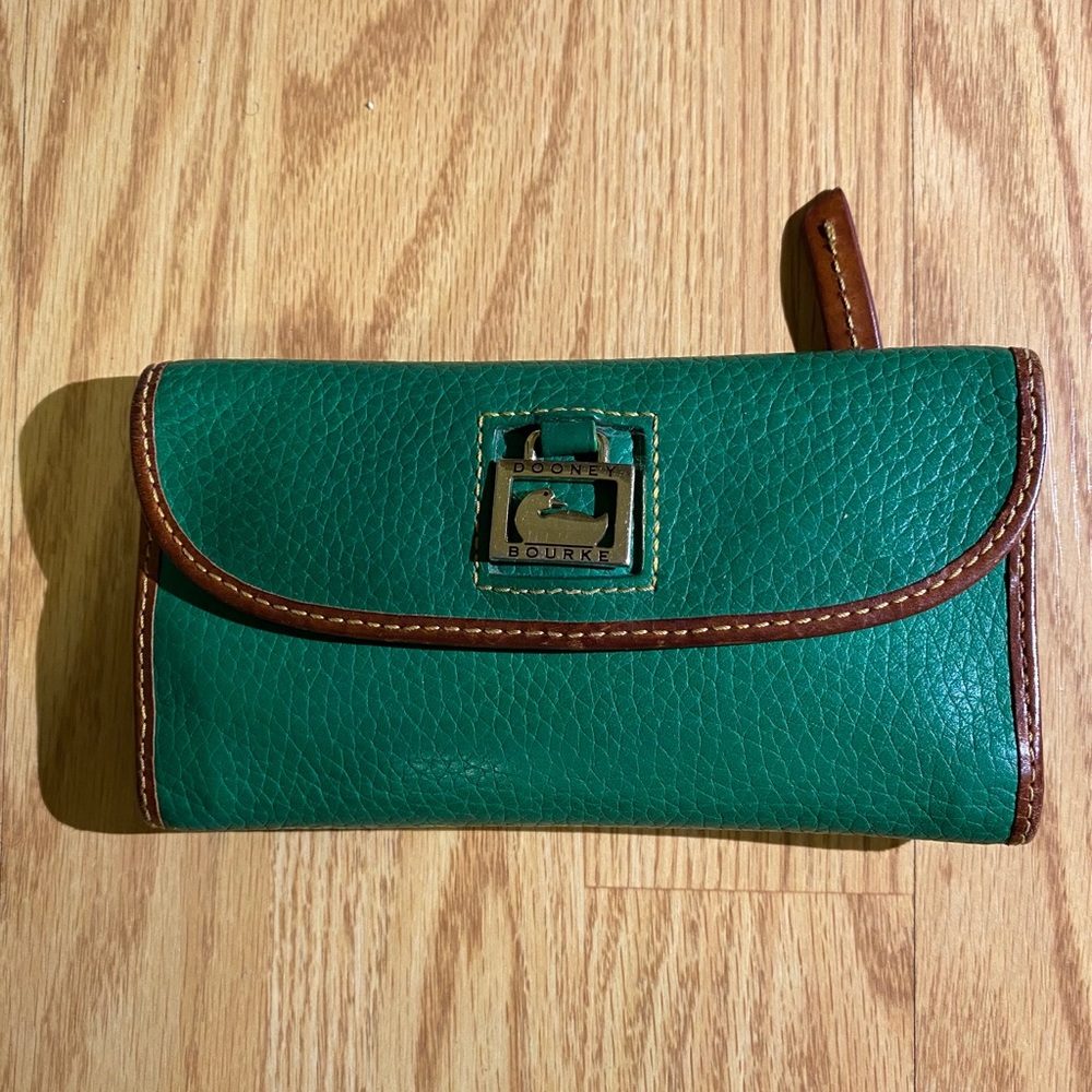 Dooney & Bourke Pebble Grain Continental Clutch